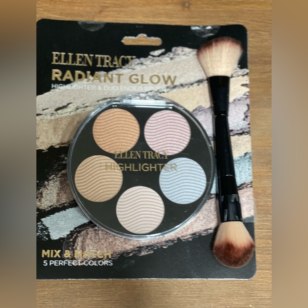 Ellen Tracy Highlighter